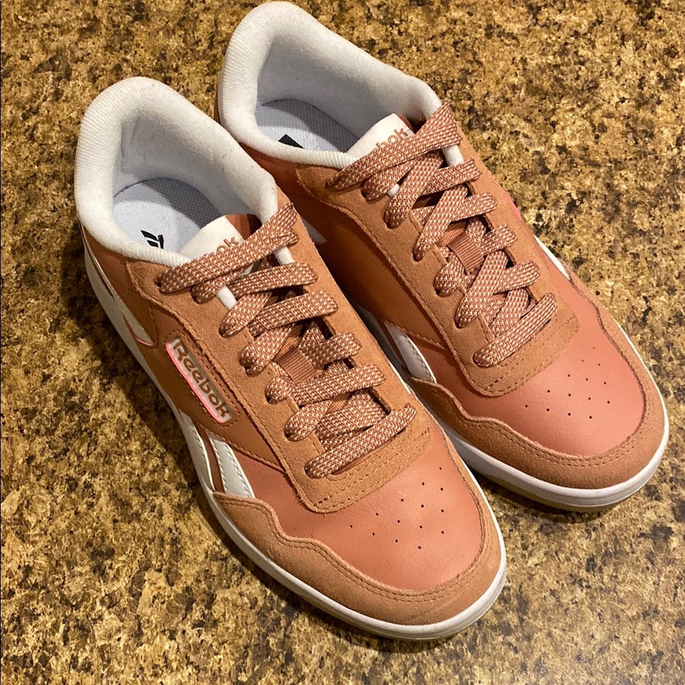 Reebok Pale Pink Sneakers Classic Low-Top Design